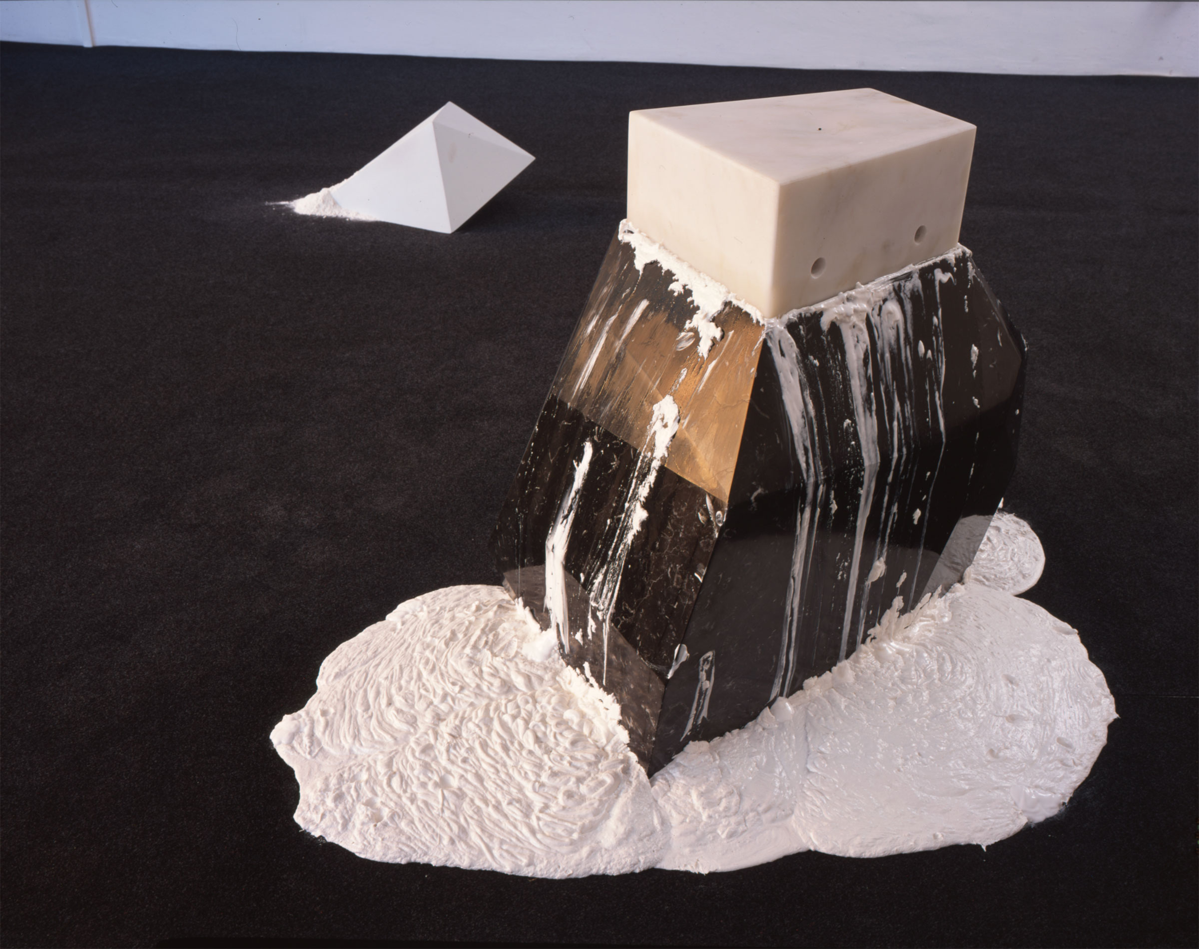 Gianni Caravaggio, Attendere un mondo nuovo, 2006; Spreco di energia assoluta, 2006